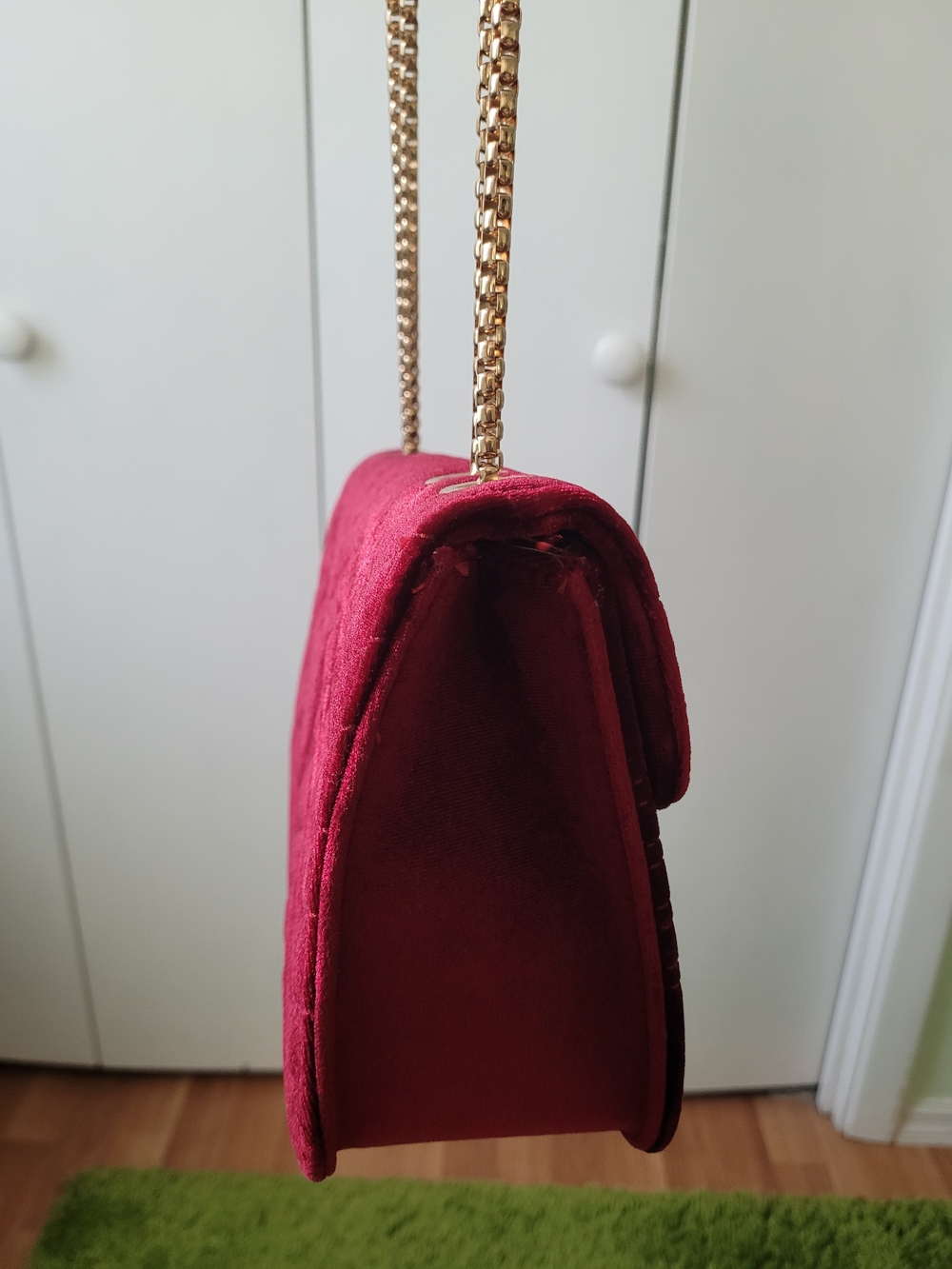 Gucci Red Velvet GG Marmont Crossbody with Gold Chain - Picture 4 of 4